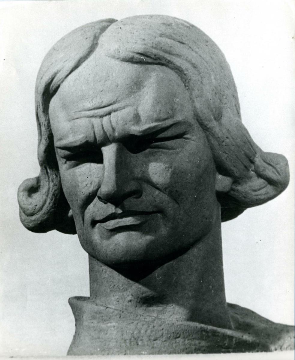 Бюст, выполненный львовским скульптором Е.В. Дзиндрой